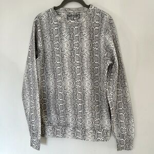 🎈3/$25🎈NWOT PrettyLittleThing Snake Print Sweatshirt